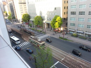Blick von unserem Hostel auf eine alte Straßenbahn