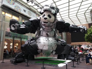 Iron Panda - da der Panda sich wie Ironman vor dem Aussterben verteidigen muss