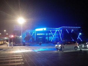 Nachts in Guilin - vieles ist bunt beleuchtet
