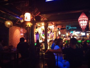 Abends in einer Bar