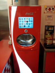 Der Automat kann mehr als 100 Getränke mixen