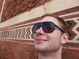 Mit Brille vom Guide und Spiegelung des Taj in den Gläsern