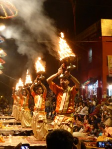 Die Ganga Aarti Zeremonie in Varanasi