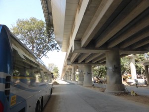 Straße und Metro - so wirds bald an vielen Stellen in Bangalore aussehen