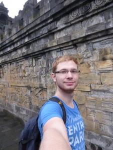 Ich, müde, auf dem Borobudur Tempel