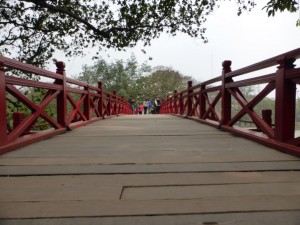 Brücke zum Ngoc Son Temple