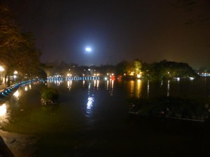 Hoan Kiem See bei Nacht