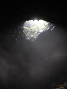 Das Loch in der Höhlendecke