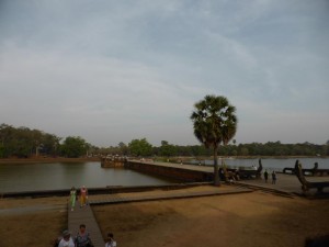 Die Brücke nach Angkor Wat (mind. 170m lang)
