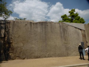 Größter Stein im Schloss (knapp 60m³ und 108Tonnen)