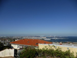 Blick auf den Hafen und das Meer in San Pedro