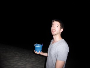 David in der Nacht mit Bucket
