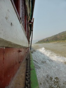 Bootsfahrt auf dem Mekong (mit der Kette wird das Ruder bewegt)