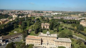 Blick auf die vatikanischen Gärten