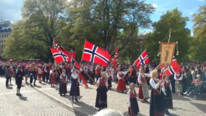 Parader der Norweger zum 17. Mai